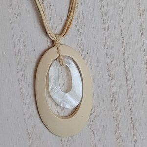 Caracol Mother of Pearl Pendant Necklace Rope Style Chain Contemporary